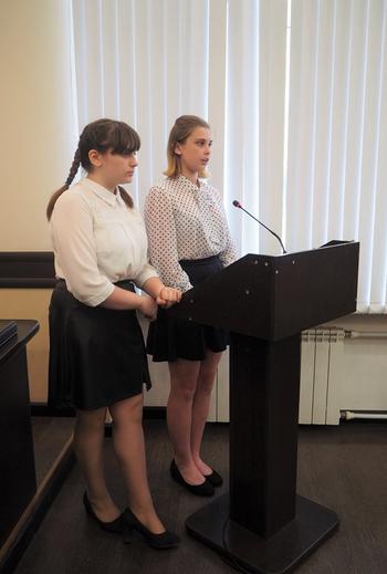 Волгоградские школьницы выступили в рамках семинара с презентацией своих исследований и наработок